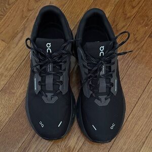 On Cloud Running Men's 7 Woman 8-8.5 Black Athletic Running Shoes